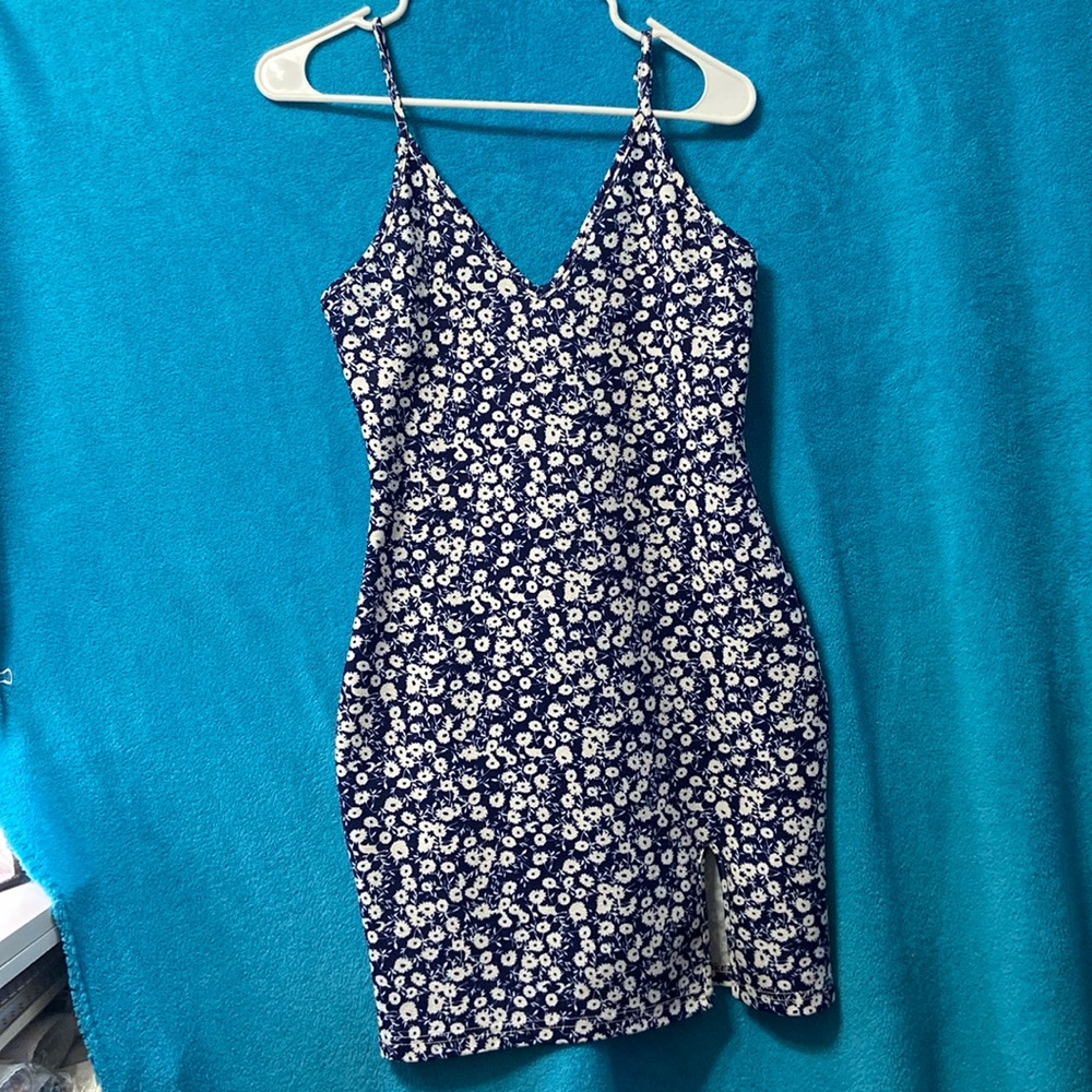 SHEIN blue with white flowers form fitting dress - Picture 1 of 4